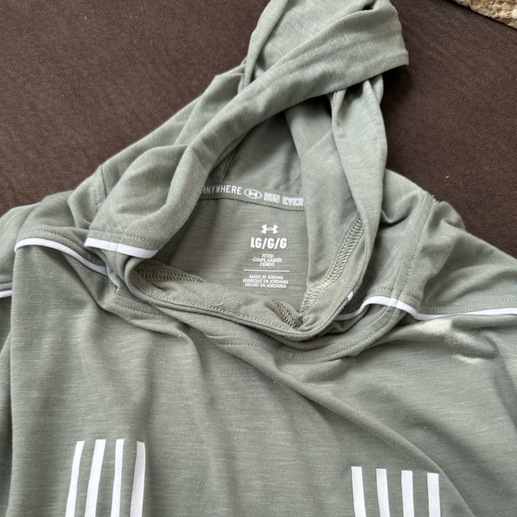 Very lightweight under Armour hoodie excellent condition - Picture 2 of 4